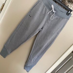 UNDER ARMOUR woman’s grey joggers